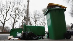 パリの街頭に生活ごみが堆積、年金改革反対デモの影響