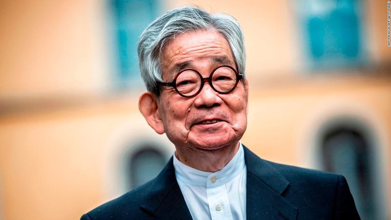 ノーベル文学賞作家の大江健三郎さんが３日、亡くなった/Jeff Pachoud/AFP/Getty Images
