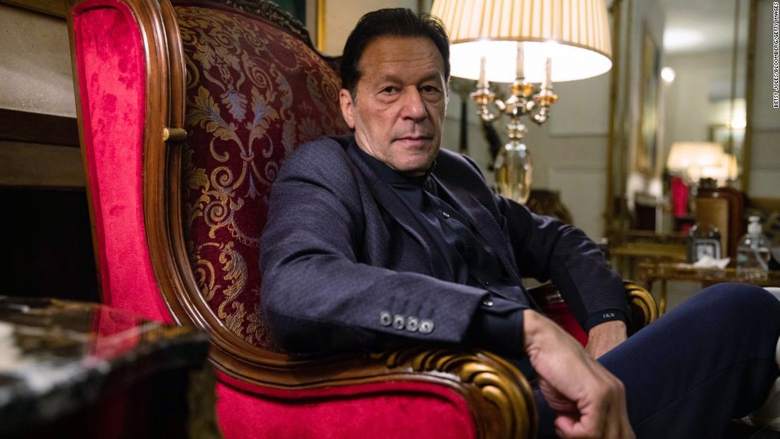 イムラン・カーン前首相＝１月２４日、パキスタン東部ラホール/Betsy Joles/Bloomberg/Getty Images