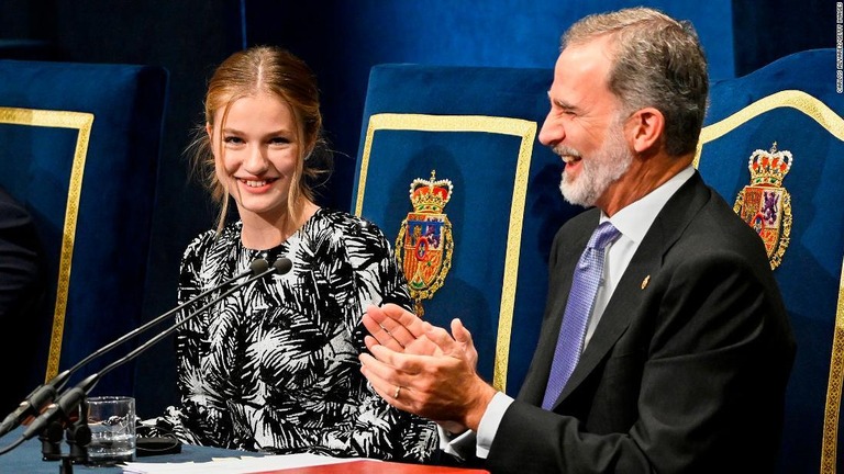 レオノール王女（左）と父の国王フェリペ６世/Carlos Alvarez/Getty Images