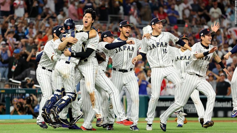 米国代表とのＷＢＣ決勝を３―２で制し、喜びを爆発させる日本代表の選手ら/Megan Briggs/Getty Images