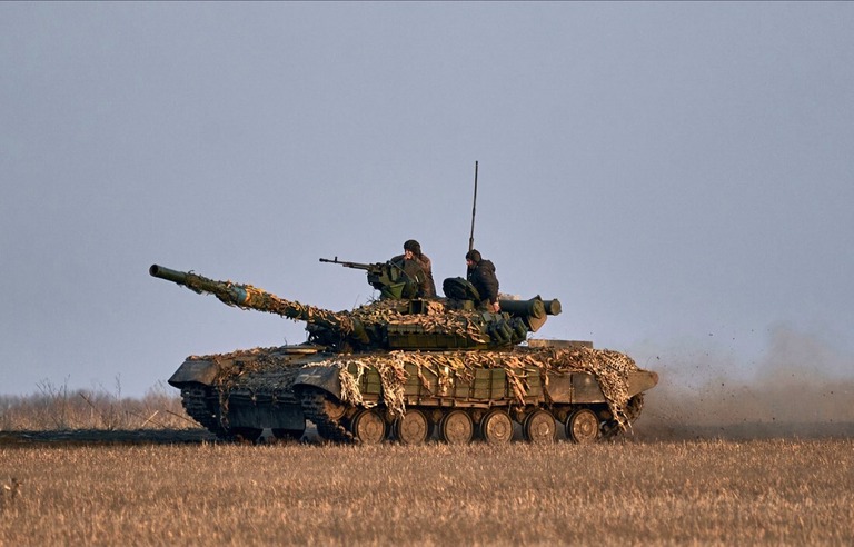ウクライナ軍、バフムートで「ごく近いうちに」攻勢へ　陸軍司令官