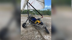 キューバ移民、電動ハンググライダーで空港着陸　米フロリダ州