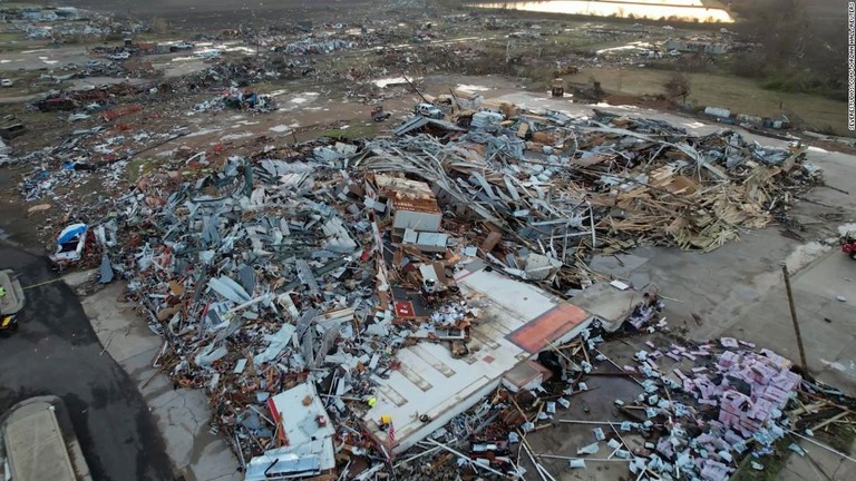 米南東部で竜巻、死者２６人　「町が消えた」