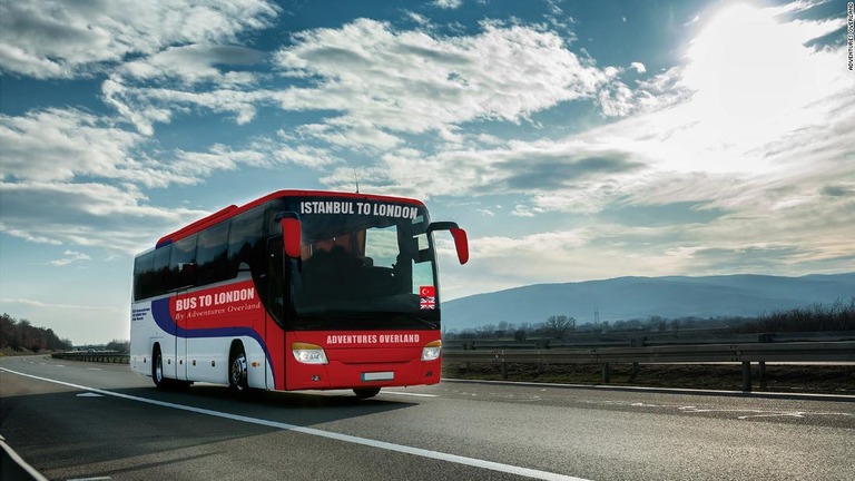 「世界最長のバス旅行」、５６日間で欧州を横断