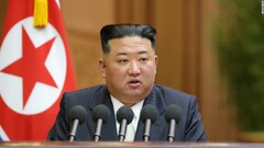 北朝鮮の弾道ミサイル２発、「変則軌道」で飛翔か