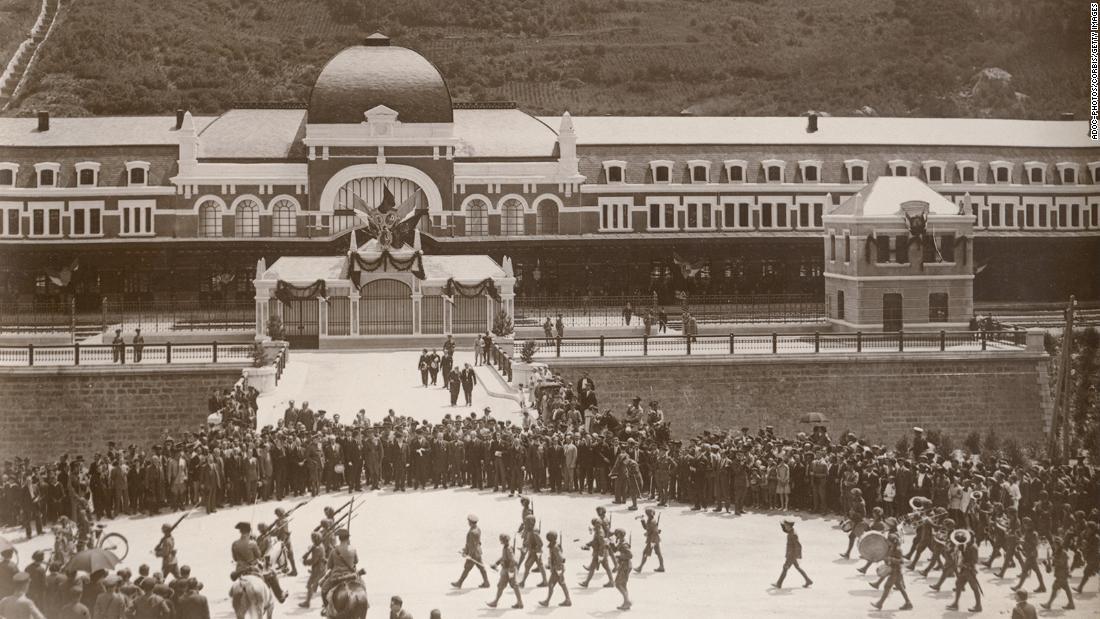 1928年にカンフランク駅が開業した時の様子/adoc-photos/Corbis/Getty Images