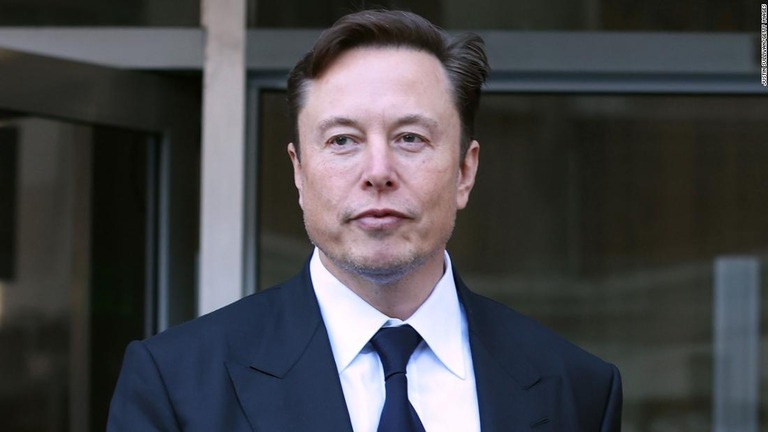 イーロン・マスク氏を含むＩＴ業界のリーダーや研究者らがＡＩシステムの訓練を半年間停止するよう訴えている/Justin Sullivan/Getty Images 