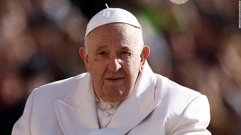 フランシスコ教皇の容体が改善したとバチカンが発表した/Guglielmo Mangiapane/Reuters