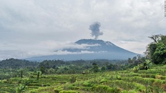 バリ島聖地でセミヌード撮影　ロシア人観光客、国外退去の可能性も