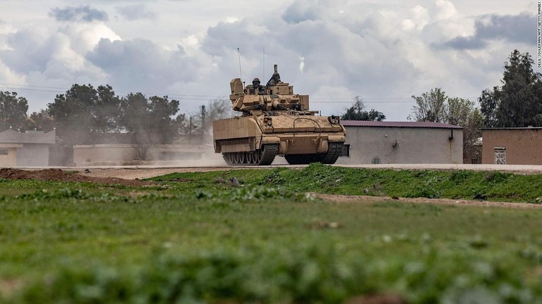 米軍の軍用車両＝３月、シリア北東部ハサカ県/Delil Souleiman/AFP/Getty Images