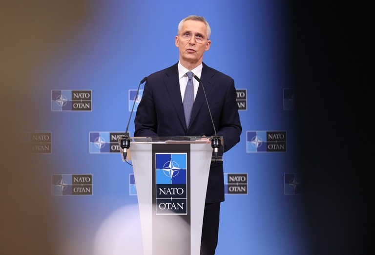 記者会見を行うＮＡＴＯのストルテンベルグ事務総長/Dursun Aydemir/Anadolu Agency/Getty Images