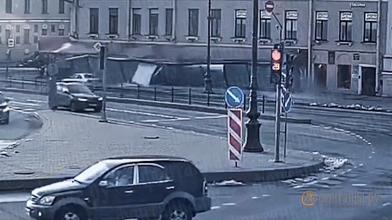 爆発直前の瞬間を捉えた新たな監視カメラの映像が公開された/Fontanka.ru/Reuters