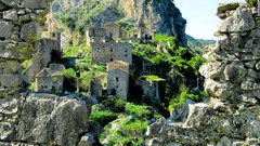 廃墟の村を丸ごと購入、「眠れる森の美女」が目覚めるのはいつに　イタリア