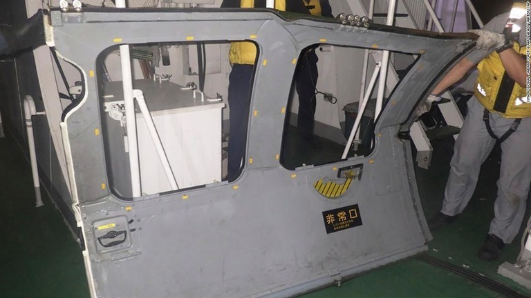 海上保安庁が海から回収したドア/11th Regional Japan Coast Guard Headquarters/AP