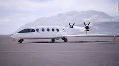 エビエーション・エアクラフトが開発した９座席の全電動旅客機「アリス」
