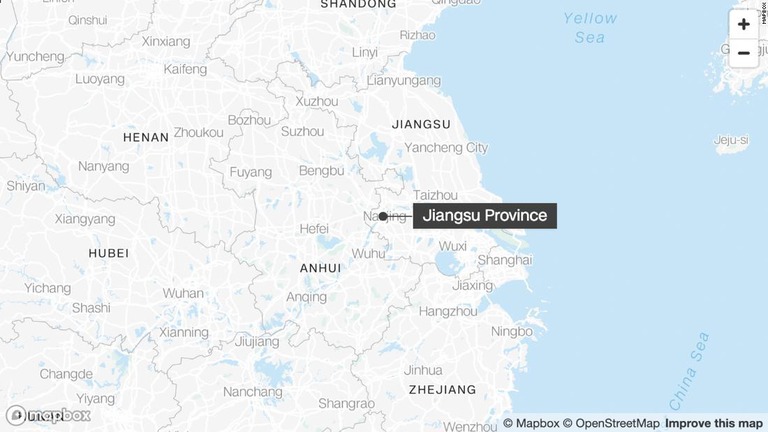 中国江蘇省で女性が鎖につながれて閉じ込められていた事件で、女性の人身売買と虐待にかかわった罪で６人に禁錮刑に言い渡された/Mapbox