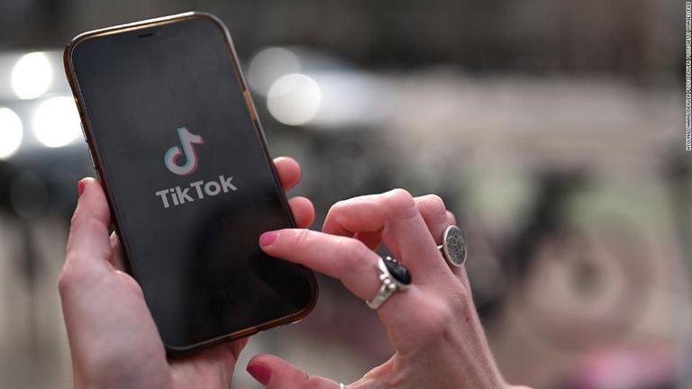 米国では政府機関の端末で「ＴｉｋＴｏｋ（ティックトック）」の利用を禁止する動きも出ている/Hyoung Chang/Denver Post/Denver Post/Getty Images/File