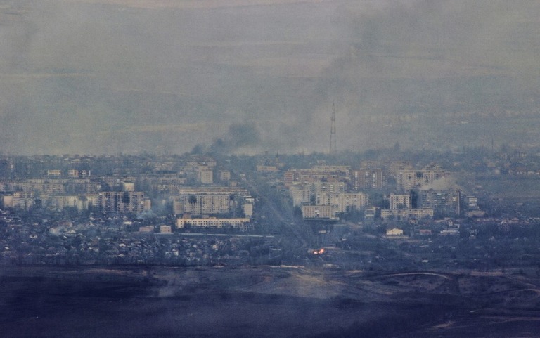 バフムートの状況を空から撮影した写真＝９日、ドネツク州/Libkos/AP