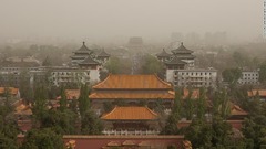 中国でまた大規模な砂嵐　１カ月で４回目