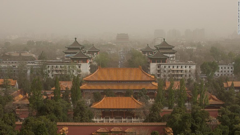 中国各地が大規模な砂嵐に見舞われている/VCG/Visual China Group/Getty Images