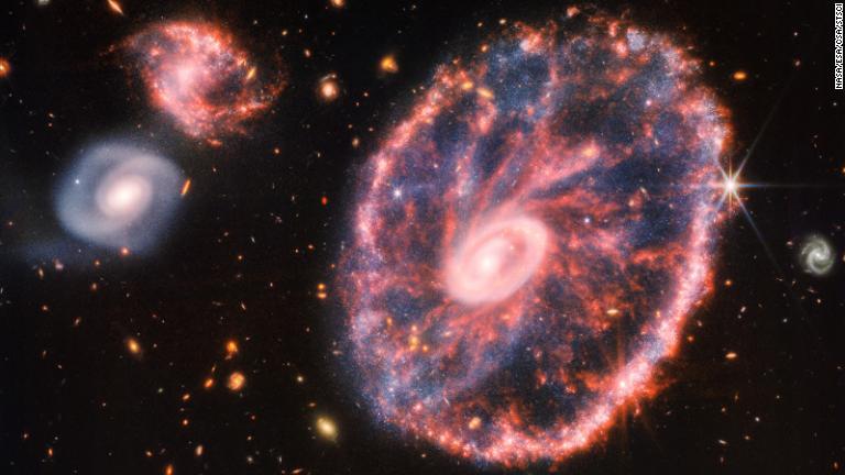 約５億光年かなたにある車輪銀河/NASA/ESA/CSA/STScI
