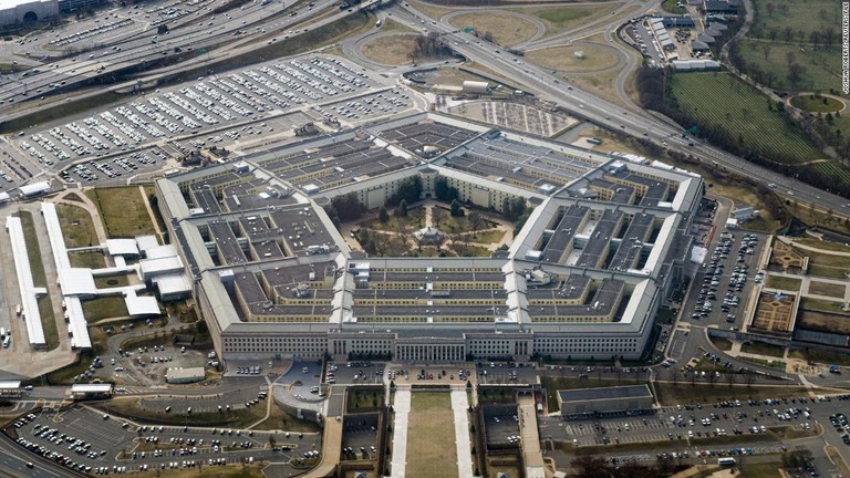 米機密文書の流出をめぐり、軍基地で働く男性の関与があったと米紙が報じた/Joshua Roberts/Reuters/File