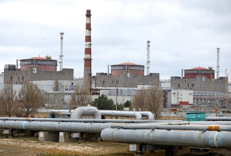 ザポリージャ原発内でロシアの地雷が爆発したと、ウクライナ企業が報告した/Alexander Ermochenko/Reuters