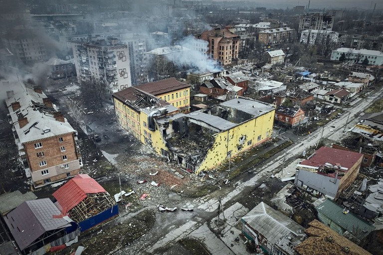 ウクライナ軍とロシア軍が激戦を繰り広げているウクライナ東部バフムート市/Libkos/AP