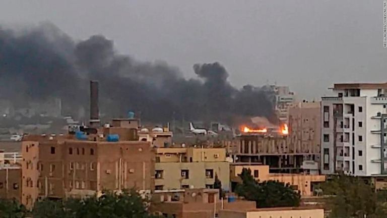 スーダンでは国軍と準軍事組織の戦闘が続いている/Abdullah Abdel Moneim/Reuters