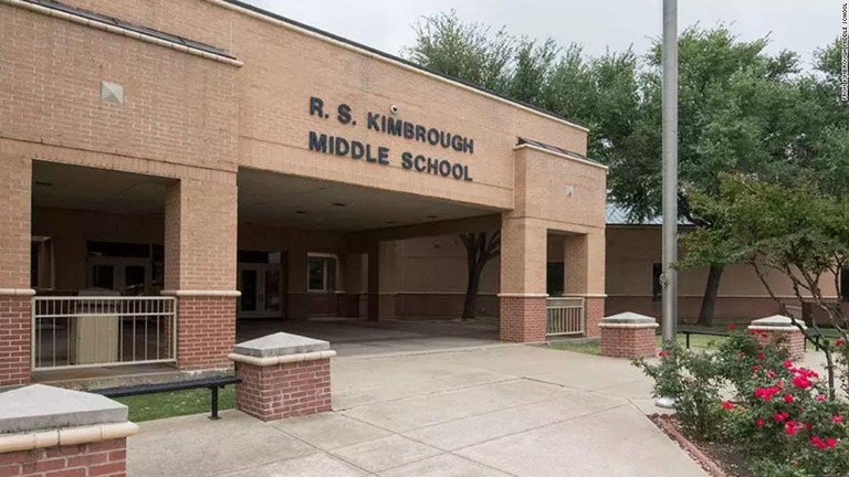 米テキサス州の中学校で級友同士にけんかをさせたとして女性の代理教員が解雇された/From Kimbrough Middle School