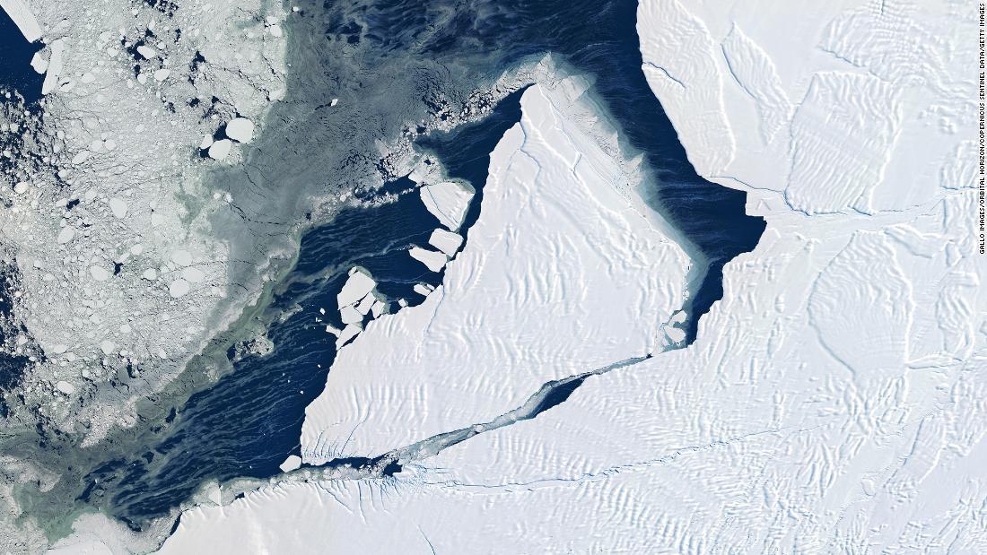 南極の融解速度は1990年代に比べてはるかに速くなっている/Gallo Images/Orbital Horizon/Copernicus Sentinel Data/Getty Images