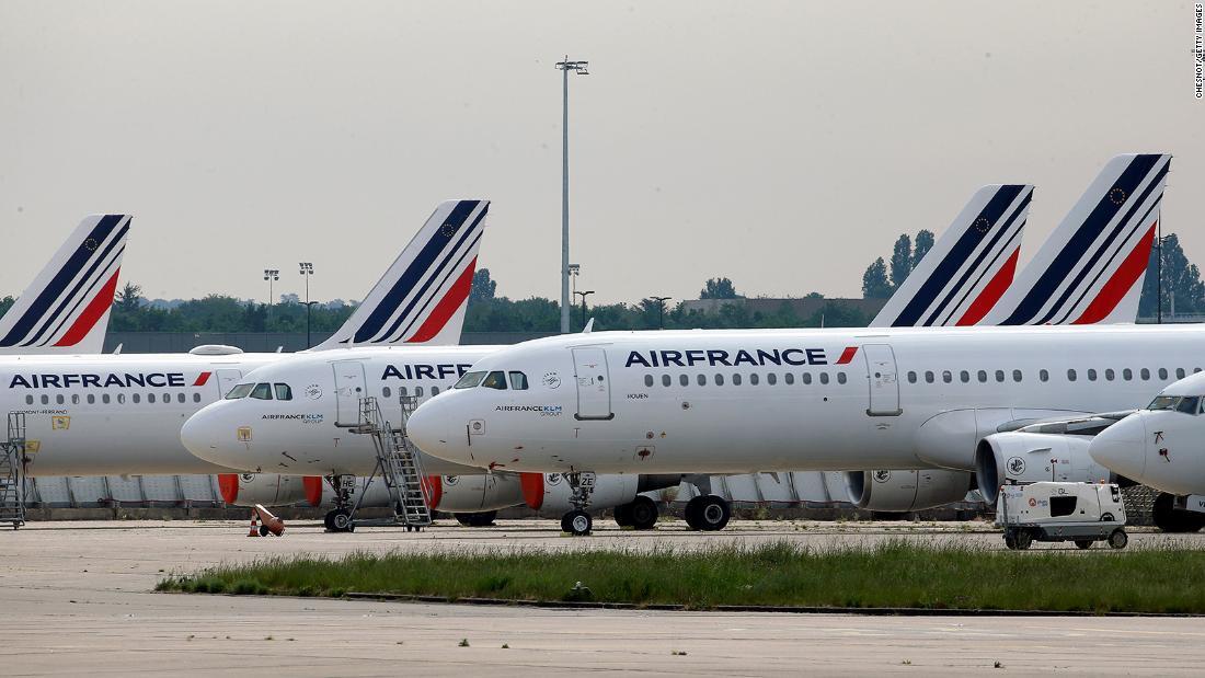 フランスの措置で削減対象になるのはパリ・オルリ空港を出発する3路線のみだ/Chesnot/Getty Images