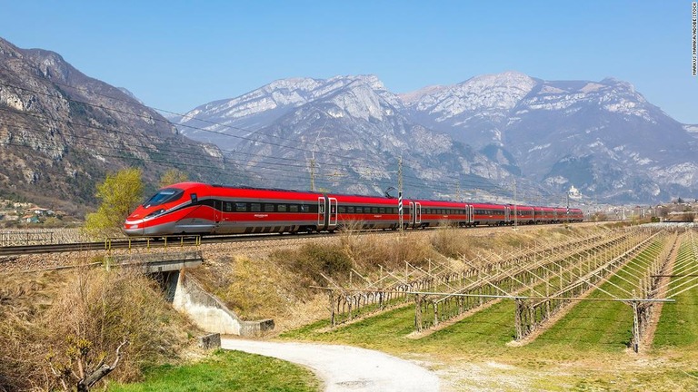 イタリアの高速列車「フレッチャロッサ」/Markus Mainka/Adobe Stock