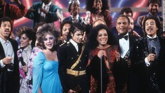 アメリカン・ミュージック・アワードに出演したベラフォンテさん（右から２番目）＝１９８６年