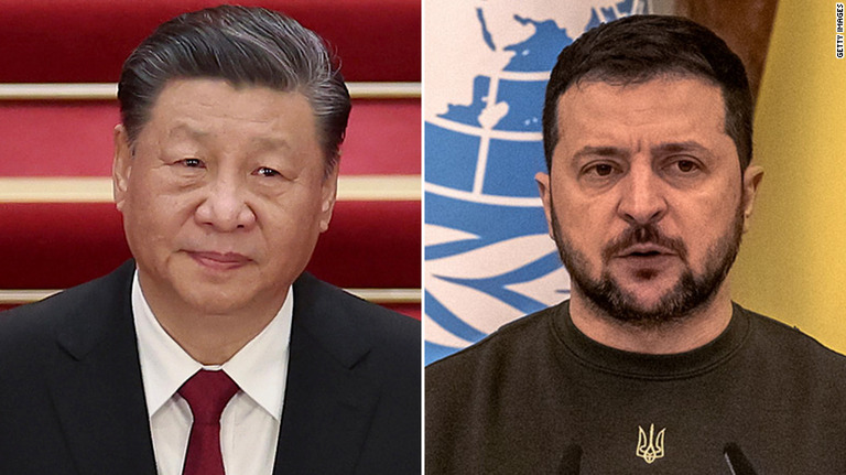 ウクライナのゼレンスキー大統領（右）と中国の習近平国家主席が電話協議を行った/Getty Images