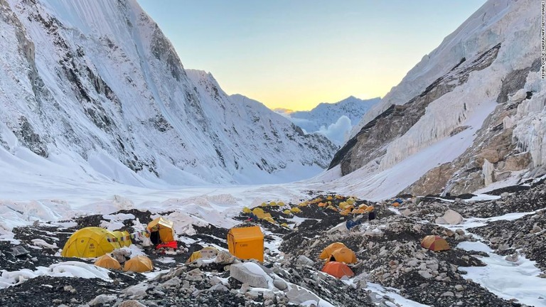 米国人の登山家ジョナサン・シュガーマンさんがエベレスト登頂中に死亡した/Pemba Dorje Sherpa/AFP/Getty Images