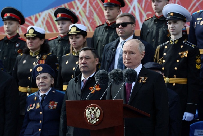 演説するプーチン大統領＝９日、ロシア首都モスクワの赤の広場/Gavriil Grigorov/Sputnik/Reuters