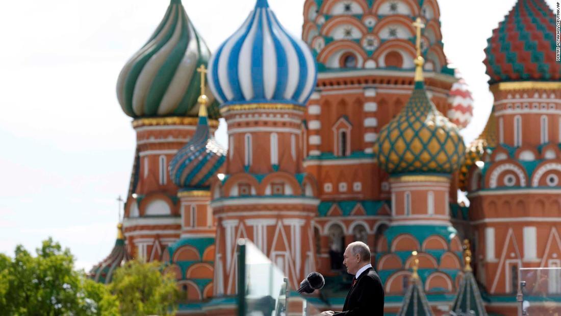戦勝記念日で権力誇示図ったプーチン氏、孤立が浮き彫りになるばかり