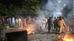 パキスタン緊迫、カーン前首相の支持者と軍が対立