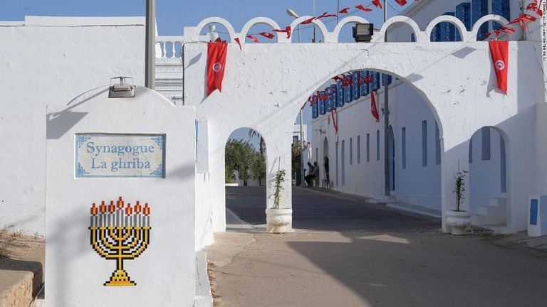 チュニジアのジェルバ島にあるシナゴーグ（ユダヤ教の礼拝所）/Fethi Belaid/AFP/Getty images