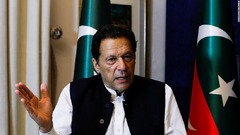 カーン前首相の逮捕は違法、パキスタン最高裁が判断