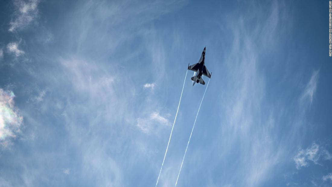 空を舞うＦ１６Ｄファイティングファルコン/Staff Sgt. Anthony Nin Leclerec/US Air Force