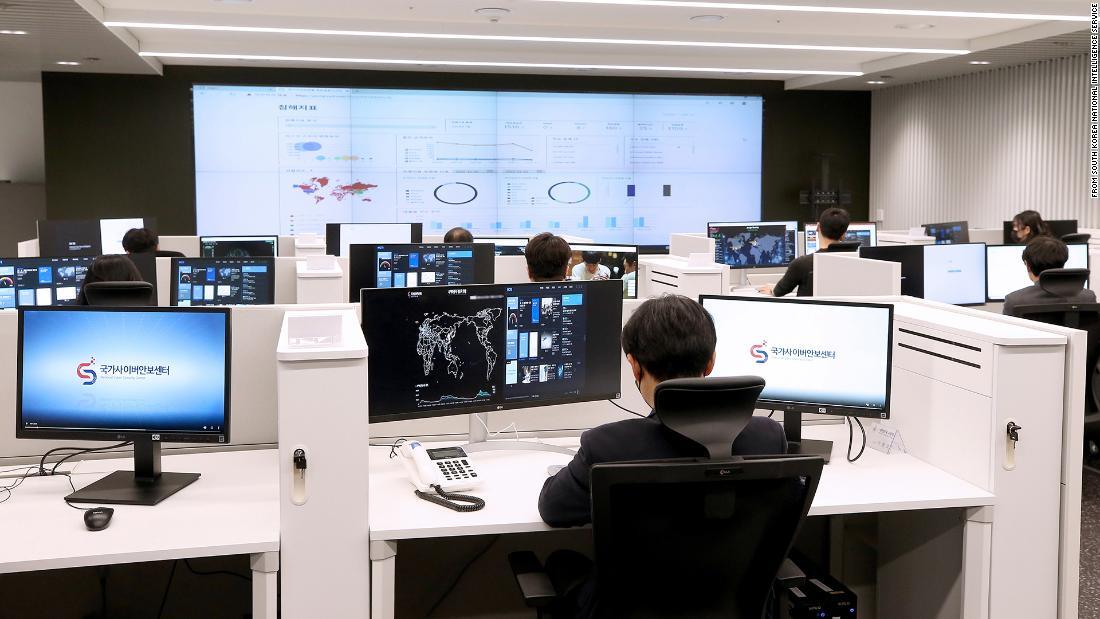 韓國國家情報院(NIS)の分析室/From South Korea National Intelligence Service