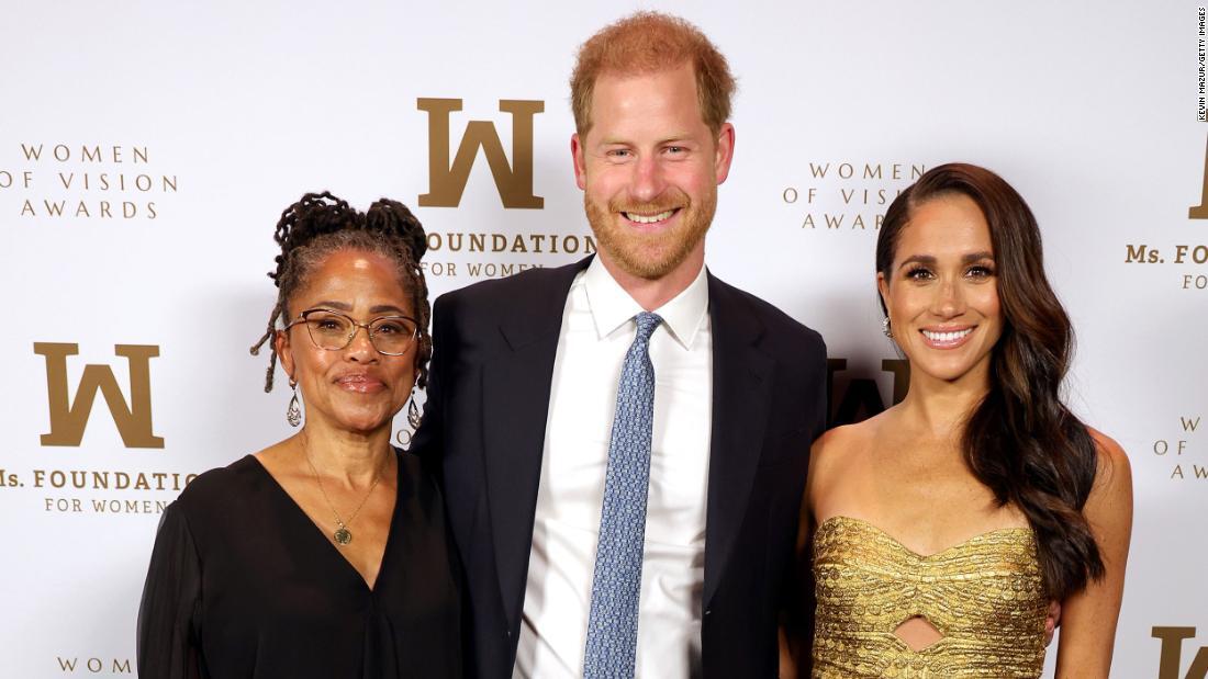 イベントにはメーガン妃の母親ドリア・ラドランさん(左)も出席していた/Kevin Mazur/Getty Images