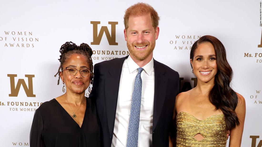 イベントにはメーガン妃の母親ドリア・ラドランさん（左）も出席していた/Kevin Mazur/Getty Images 