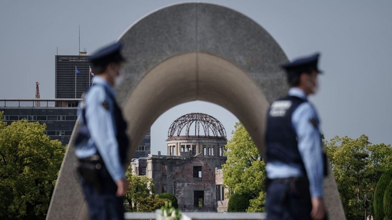 Ｇ７サミット開催を控える広島市の広島平和記念公園から見える原爆ドーム/Michael Kappeler/picture alliance via Getty Images