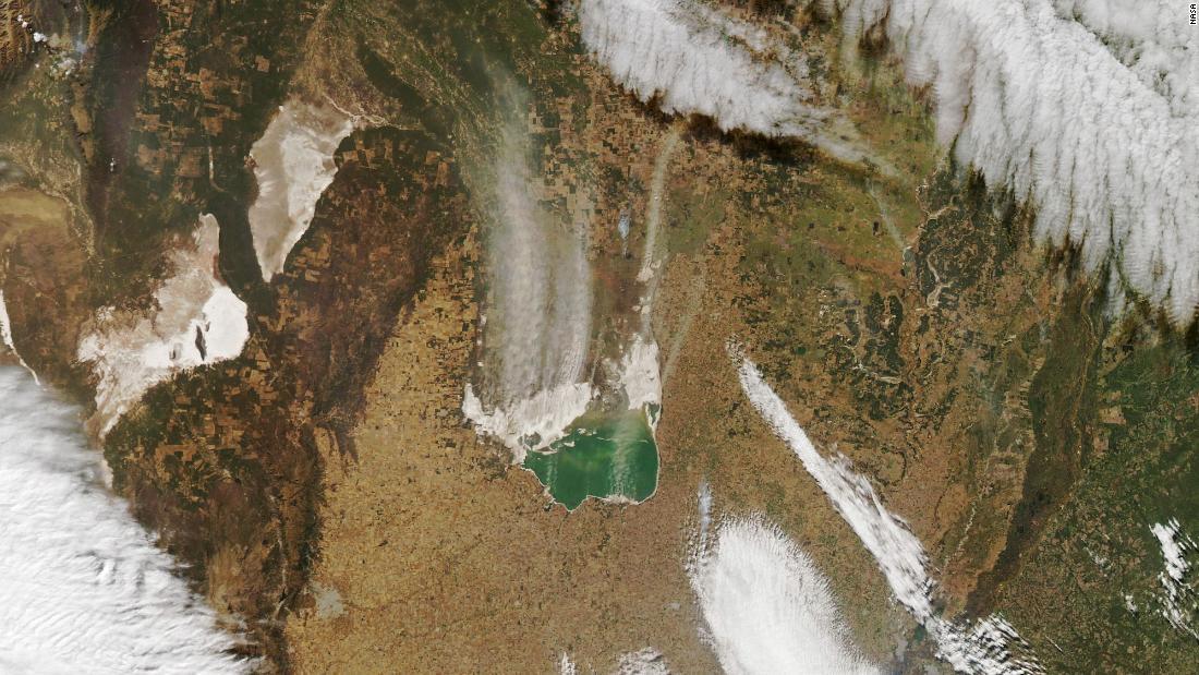 アルゼンチンのマールチキタ湖＝２０２２年７月/NASA