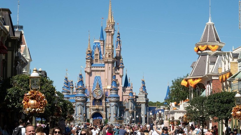 米ディズニーがフロリダ州の新社屋建設計画を撤回すると発表/Bryan R. Smith/AFP/Getty Images