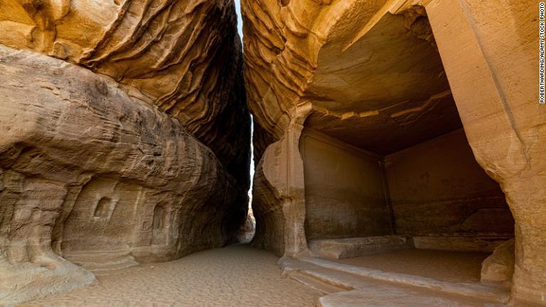 岩の墓。巨大な砂岩の群れが渓谷を形成するこの場所も、人気の撮影スポット/robertharding/Alamy Stock Photo